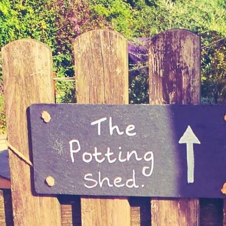 The Potting Shed Near Tenby, 100" Projector, Four Poster Bed, On-Site Hot Tub Access Via Spa Pack, Breakfast Luaran gambar
