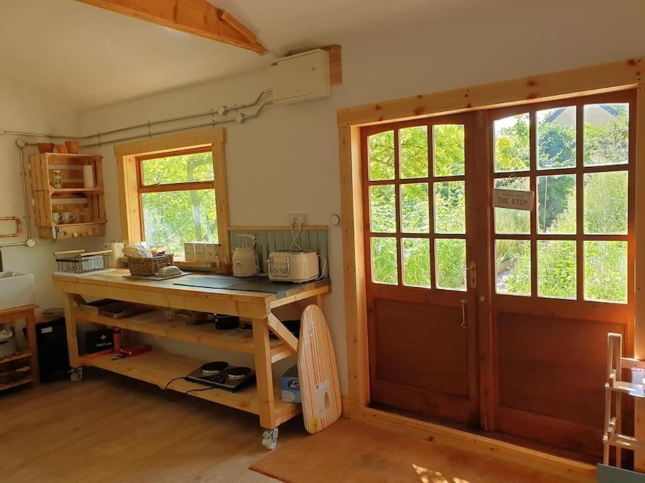 The Potting Shed Near Tenby, 100" Projector, Four Poster Bed, On-Site Hot Tub Access Via Spa Pack, Breakfast Luaran gambar